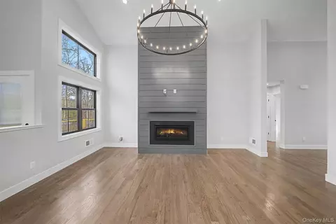 Living - 93 York Rd S, Wallkill, NY 12721 photo 3 of 8