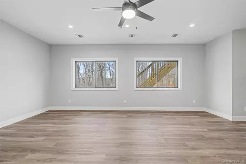 Living - 93 York Rd S, Wallkill, NY 12721 photo 6 of 8