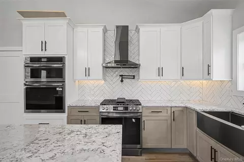 Kitchen - 93 York Rd S, Wallkill, NY 12721 photo 4 of 5