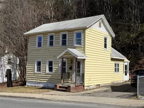 208 Center St, Ellenville, NY 12428