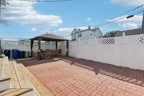 Exterior - 72 Waverly Ave, Patchogue, NY 11772 photo 6 of 10