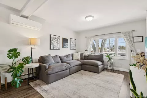 Living - 72 Waverly Ave, Patchogue, NY 11772 photo 2 of 3