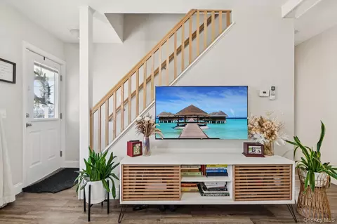Entry Way - 72 Waverly Ave, Patchogue, NY 11772 photo 1 of 2