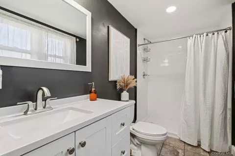 Bath - 72 Waverly Ave, Patchogue, NY 11772 photo 1 of 2