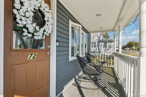 Exterior - 72 Waverly Ave, Patchogue, NY 11772 photo 3 of 10