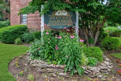 46-40 216th St #3A, Bayside, NY 11361