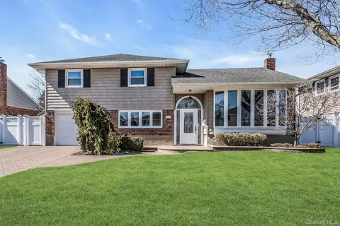 71 Lea Ann Ter, Wantagh, NY 11793