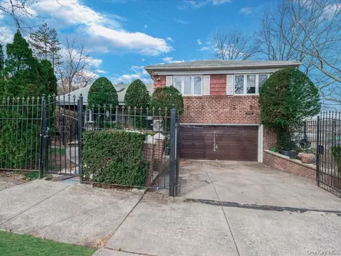 82-04 141st St, Jamaica, NY 11435