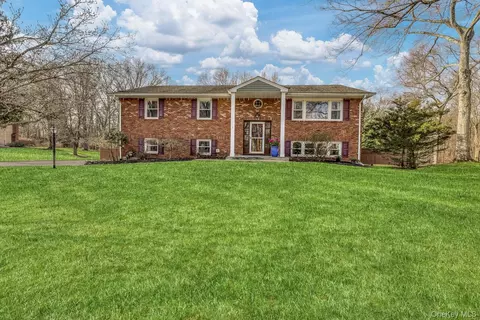 7 E Mayer Dr, Ramapo, NY 10901