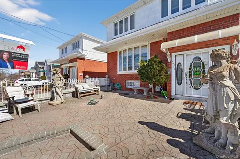 16443 96th St, New York, NY 11414