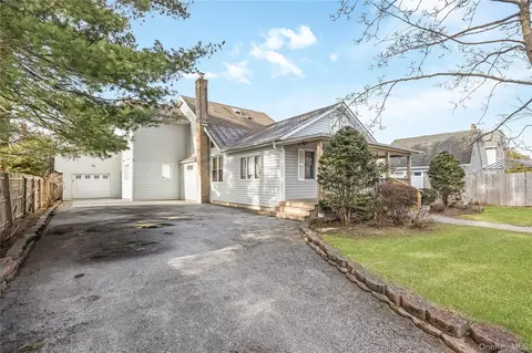 8 Alexander Ave, Farmingdale, NY 11735