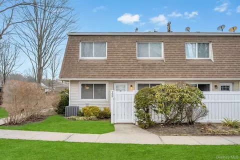 199 Storm Dr, Holtsville, NY 11742