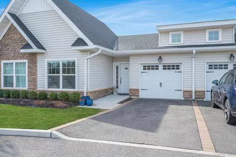 3104 Fox Hill Dr, Baiting Hollow, NY 11933