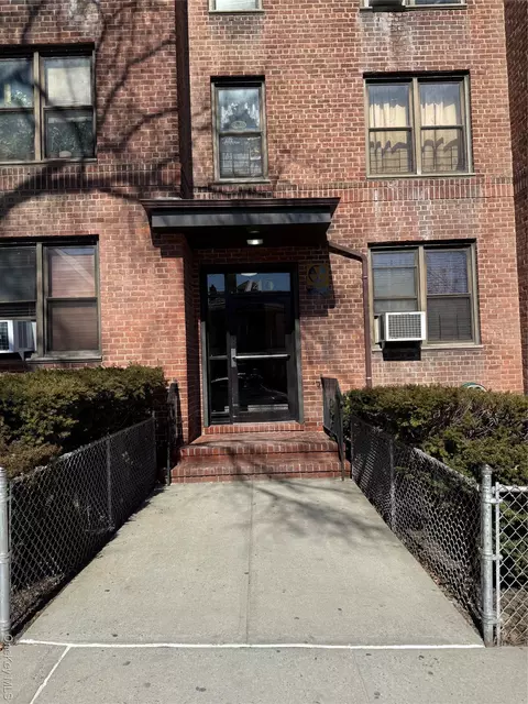 745 E 231st St #3F, New York, NY 10466