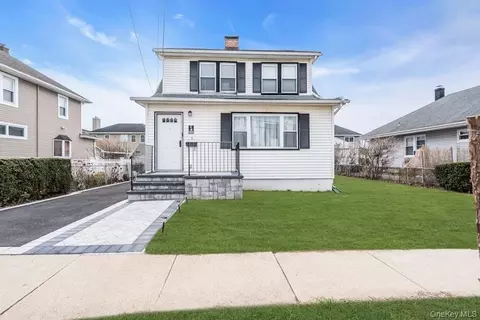 41 Jerome Ave, North Hempstead, NY 11501