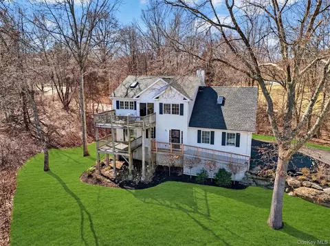 15 Meadow Dr, Red Hook, NY 12571