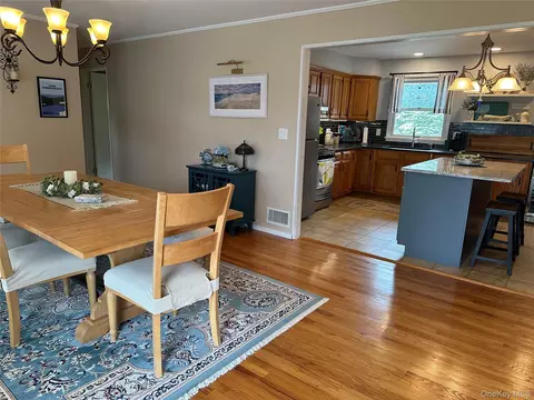 Dining - 7 Pulaski Rd #7, Fishkill, NY 12524 photo 2 of 4