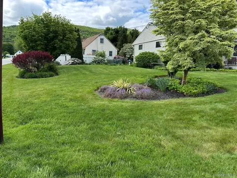 Exterior - 7 Pulaski Rd #7, Fishkill, NY 12524 photo 12 of 17