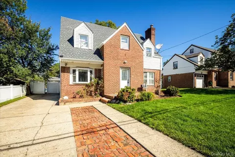 86 W Clinton Ave, Roosevelt, NY 11575