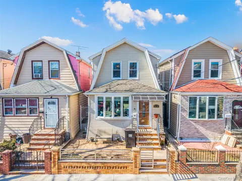 8932 90th St, New York, NY 11421