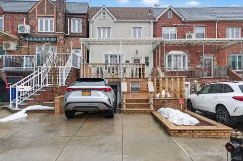 64-33 Alderton St, New York, NY 11374