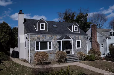 40 Wickford Rd, New Rochelle, NY 10801