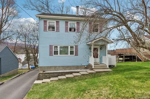 335 Oak Dr, New Windsor, NY 12553