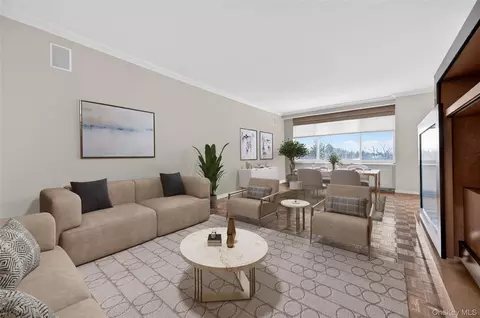 100 Hilton Ave #601, Garden City, NY 11530