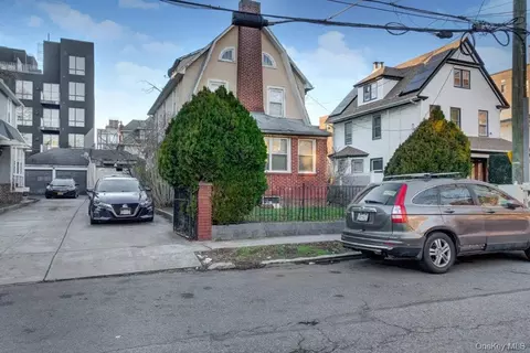 720 E 35th St, Brooklyn, NY 11210