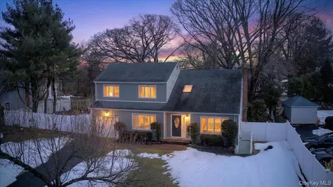 111 Aspen Rd, Kings Park, NY 11754