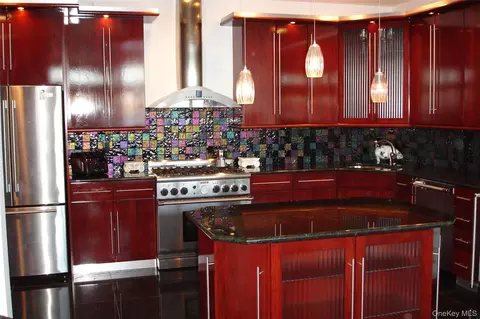 Kitchen - 609 E Bay Dr, Long Beach, NY 11561 photo 1 of 1