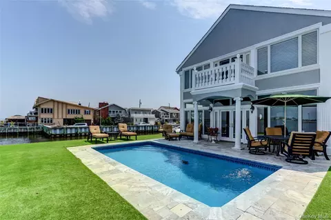 Exterior - 609 E Bay Dr, Long Beach, NY 11561 photo 8 of 8