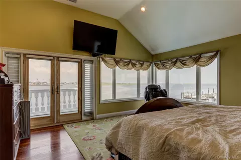 Bedroom - 609 E Bay Dr, Long Beach, NY 11561 photo 1 of 2