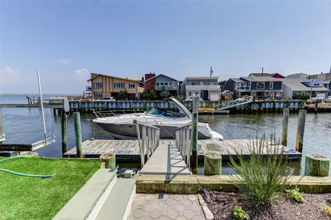Exterior - 609 E Bay Dr, Long Beach, NY 11561 photo 1 of 8