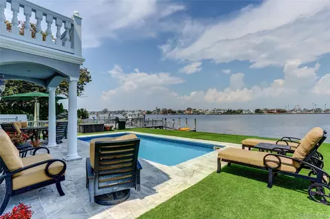 Exterior - 609 E Bay Dr, Long Beach, NY 11561 photo 7 of 8