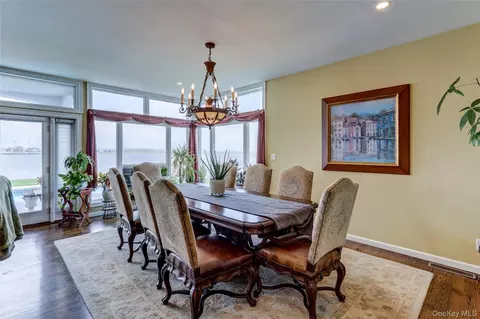 Dining - 609 E Bay Dr, Long Beach, NY 11561 photo 1 of 2