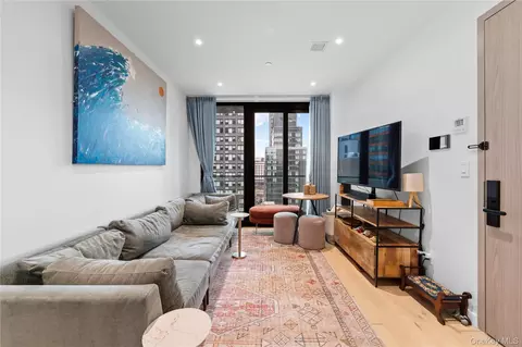 4262 Hunter St #11A, Long Island City, NY 11101