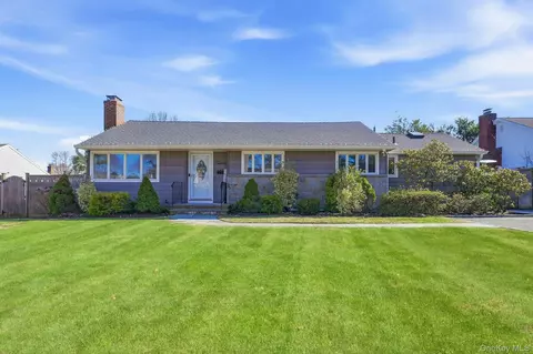 12 Sherman Rd, Glen Cove, NY 11542