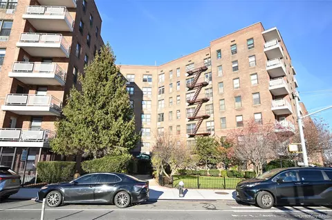 100-25 Queens Blvd #7M, New York, NY 11375