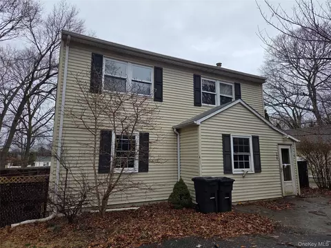 119 Cedar St, Centereach, NY 11720