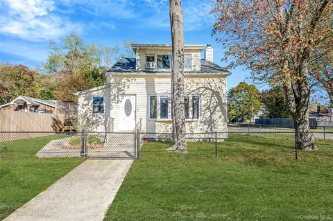 267 Dogwood Rd W, Mastic Beach, NY 11951