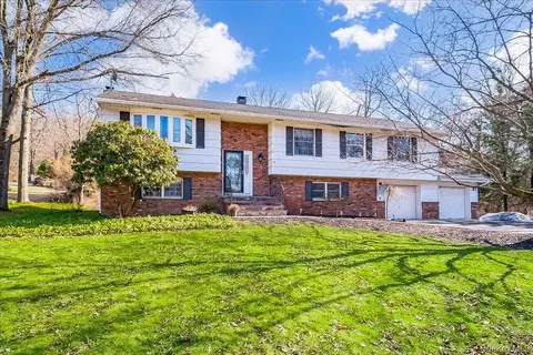 52 Woodland Rd, Highland Mills, NY 10930