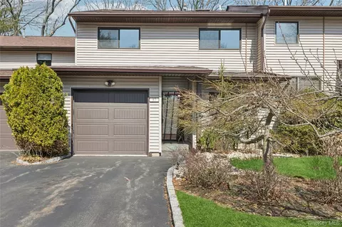 87 Northgate Cir, Melville, NY 11747