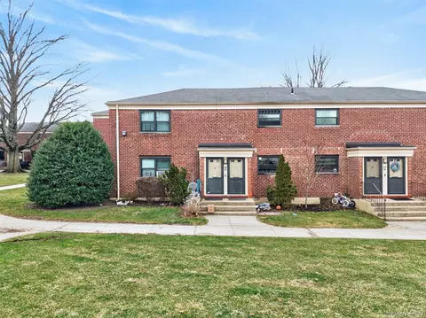 21910 75th Ave #256B2, Oakland Gardens, NY 11364