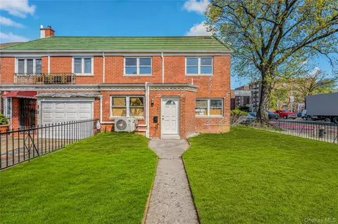 8459 Goldington Ct, New York, NY 11379