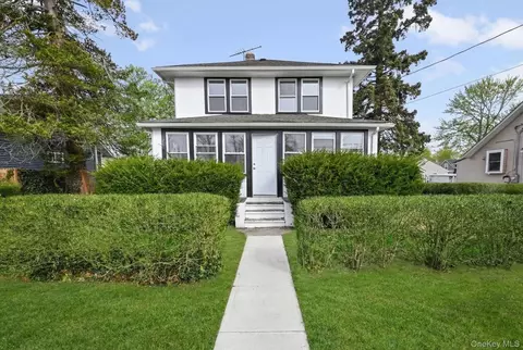 9 Joseph St, Bay Shore, NY 11706