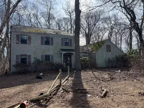 77 Westchester Dr, Rocky Point, NY 11778