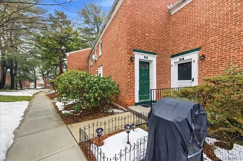 4 Fieldstone Dr #60, Greenburgh, NY 10530