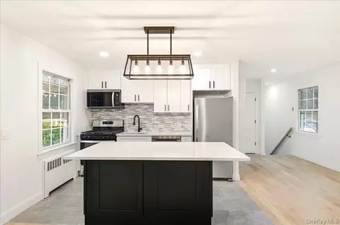 4 Fieldstone Dr #60, Greenburgh, NY 10530