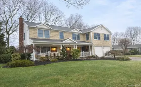 46 Wilmont Turn, Coram, NY 11727